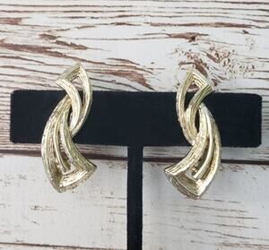 Vintage STAR Branded Screw On Earrings - Gold Tone Statement